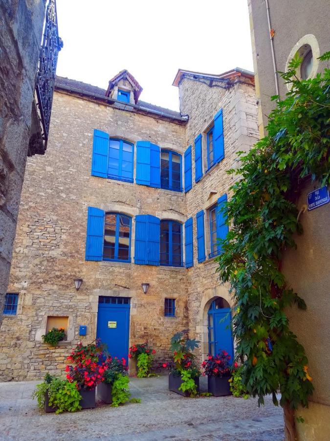 Gite La Maison Des Pelerins Villeneuve-dʼAveyron Dış mekan fotoğraf