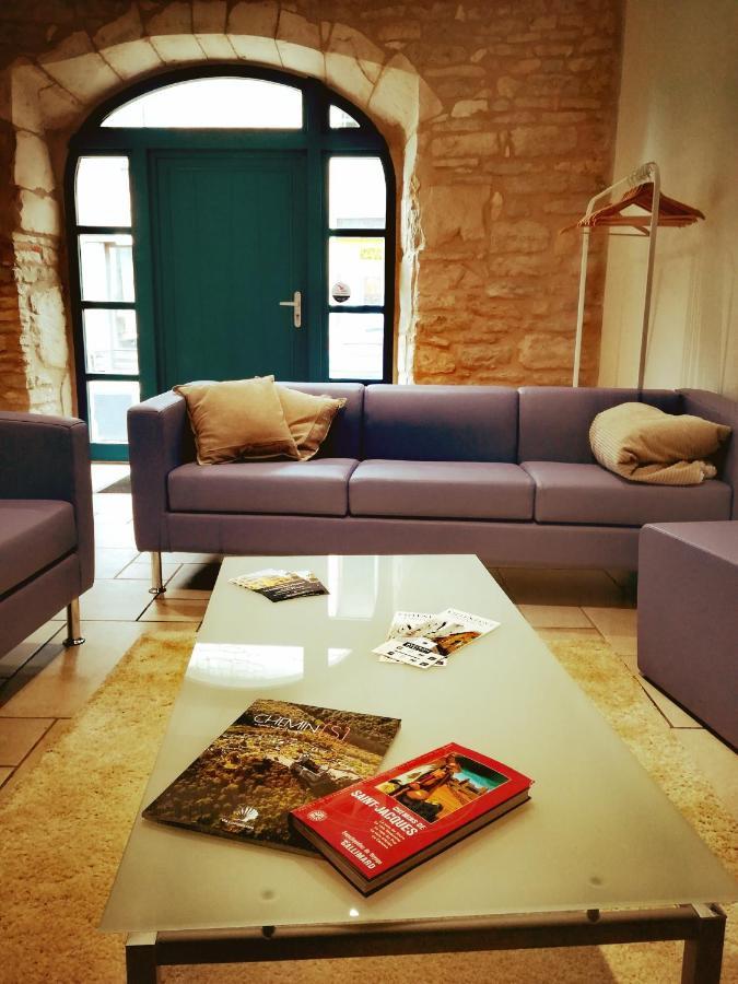 Gite La Maison Des Pelerins Villeneuve-dʼAveyron Dış mekan fotoğraf